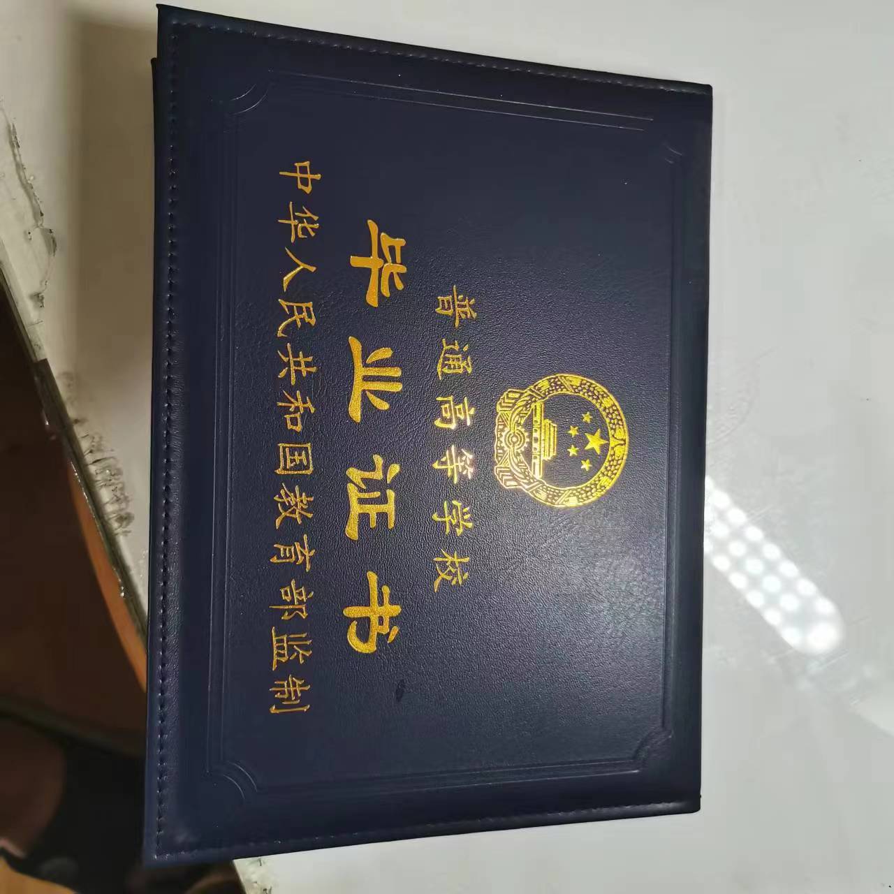 证件制作联系方式双方的户口本原件、生育服务证或者结婚证